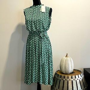 Leota Size M Sleeveless Dress